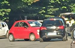 Scontro tra due auto in corso De Gregori