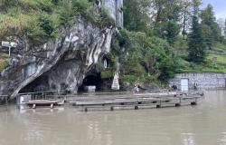 Alluvione a Lourdes: allagata la Grotta 