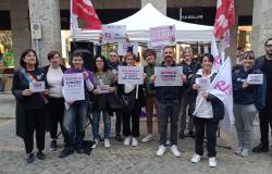 Vercelli: un centinaio di persone al sit-in di Arcigay Rainbow 