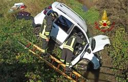 Auto nel fosso tra Desana e Costanzana, una persona ferita 