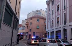 Fumo da un palazzo in via Quintino Sella