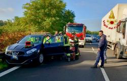 Perde il controllo dell'auto e finisce contro il guard rail sulla SS758