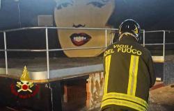 Cigliano: incendio all'ex discoteca Due