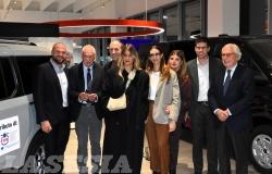 Vercelli: i giovani di Ascom consegnano un automezzo ad "Insieme"