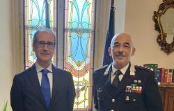 Il prefetto dà il benvenuto al nuovo comandante dei carabinieri