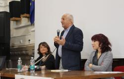 Le classi di Cavour e Lanino a lezione dallo scrittore Younis Tawfik