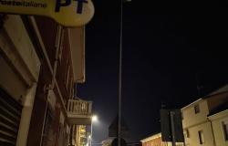 "Il lampione in corso Randaccio è spento da un mese"