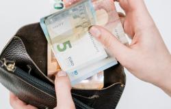 Vercelli: si finge cliente e scappa con 150 euro