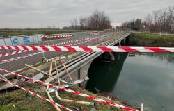 Danneggiata la barriera stradale sul ponte del canale Cavour sulla Sp37
