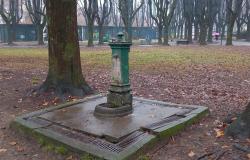 Piazza Mazzini: "Il basamento della fontanella sta cedendo"