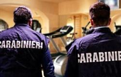 "Svuota" gli armadietti di una palestra rubando quasi duemila euro