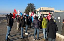 Crescentino: presidio davanti allo stabilimento Dana