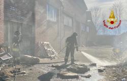 Incendio a un capannone a Biella
