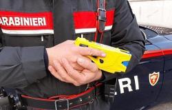 Ubriaco, aggredisce clienti, datori di lavoro e carabinieri