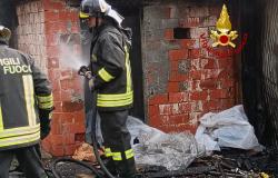 Quarona: incendio a una legnaia