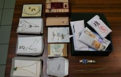 Simula un furto di gioielli per incassare i soldi dell'assicurazione