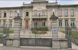Un topo in mensa alla Primaria di Crescentino
