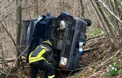 Varallo: auto esce di strada in frazione Arlezze
