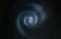 La "misteriosa" spirale luminosa nel cielo, avvistata anche nel Vercellese