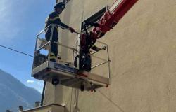 Varallo: finestra pericolante nell'edificio della Posta