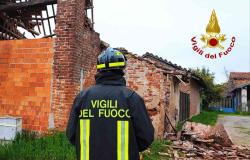 Crolla una parte della Cascina Minola a Greggio