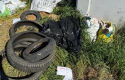 Vercelli: discarica di rifiuti vicino al cimitero