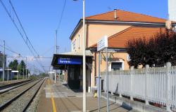 Donna investita da un treno, circolazione sospesa sulla Torino Milano