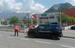 Violenza sessuale su 4 giovani a bordo di autobus di linea: arrestato
