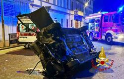 Auto si cappotta in corso Gastaldi