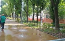 Viale Garibaldi: primi zampilli "storici" della fontana a raso