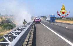 Balocco: sterpaglie in fiamme vicino all'autostrada 