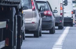 Lavori stradali "infiniti" a Bivio Sesia: "Da settimane code e disagi"