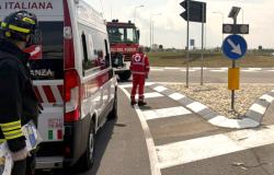 Motocicletta contro il guardrail sulla Vercelli-Trino: due persone in ospedale