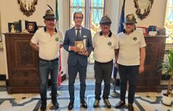 Il prefetto ha ricevuto il nuovo presidente degli Alpini di Vercelli