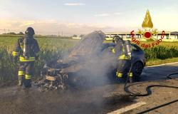 Auto in fiamme sulla Sp31 bis a Crescentino