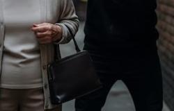 "In via Guicciardini strappato il collier a una donna di 86 anni"