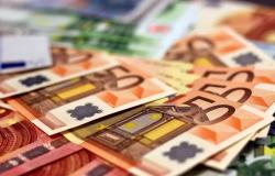 Scoperta valuta non dichiarata per oltre 400 mila euro