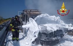 Incendio di un furgone sulla Sp 11