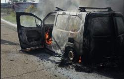 Villarboit: furgone in fiamme sulla Sp58 