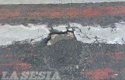 Corso Italia: "Attraversamento pedonale con buche pericolose"