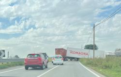 Circolazione deviata sulla strada per Novara, a Casalino
