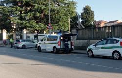 Auto investe mamma e bimba