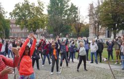 Oltre 140 partecipanti alla camminata benefica Caritas... con Energia Plurale (FOTO)