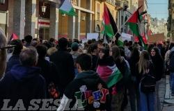 Tanti cuori uniti per la  Palestina con marcia, slogan e riflessioni