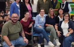 Panchine azzurre anti-bullismo nelle scuole di Varallo e Roccapietra
