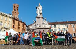 Bike4Gaza fa tappa in piazza Cavour