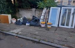 "Via Asmara, vicino all'angolo con viale Rimembranza: una vergogna"