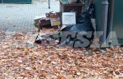 Piazza Mazzini: "Questo bidone è così da settimane..."