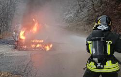 Scopello: auto in fiamme al parcheggio Alpe Trogo 