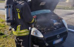 Borgo Vercelli: principio d'incendio su una vettura in via Unità d'Italia